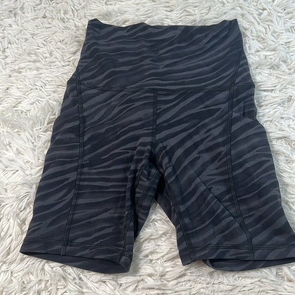 Lululemon Align High Rise Short 6" *Pockets Le Tigre Camo Deep Coal Multi - Picture 1 of 5